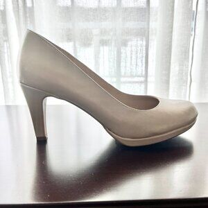 Naturalizer Penny Taupe pump size 8M